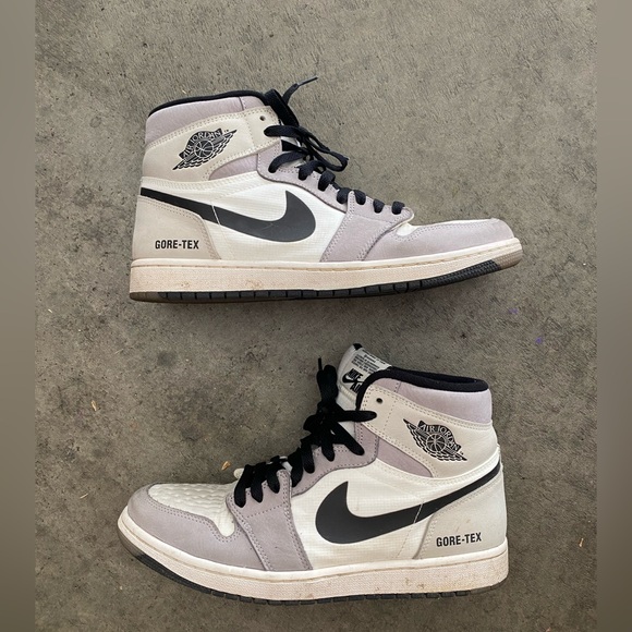 Nike Air Jordan 1 - Picture 1 of 8